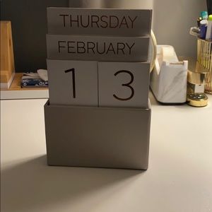 Desk calendar